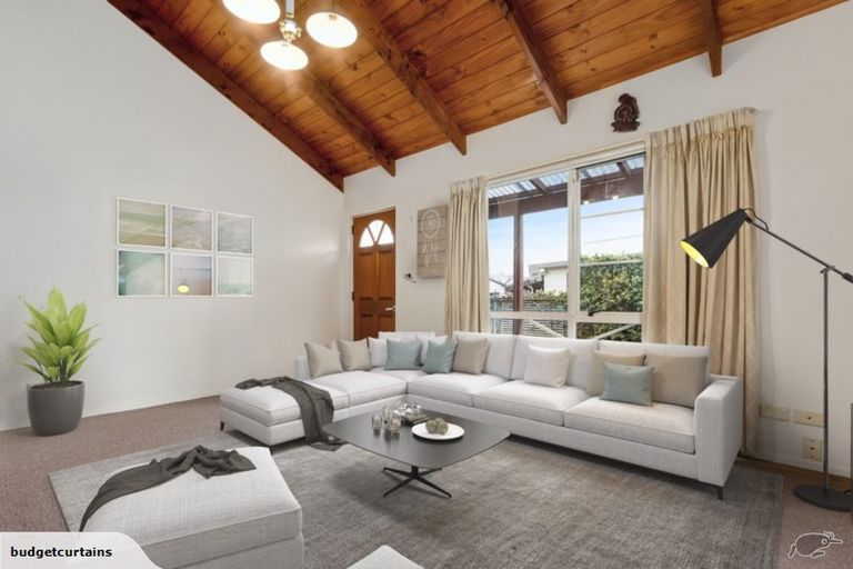 Photo of property in 17 Edgewater Drive, Pakuranga, Auckland, 2010