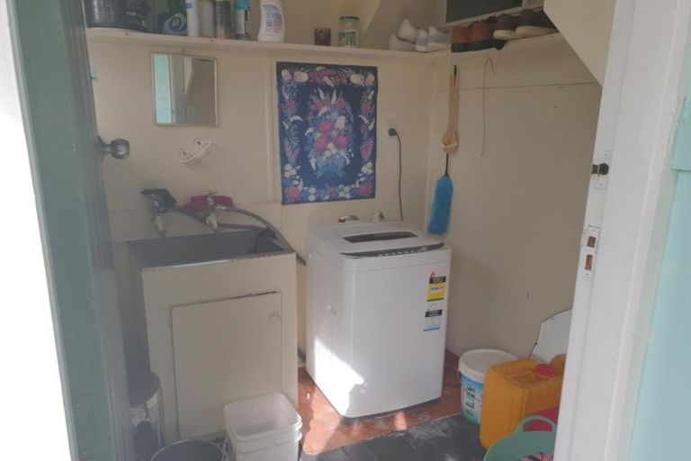 Photo of property in 92 Cook Street, Marfell, New Plymouth, 4310