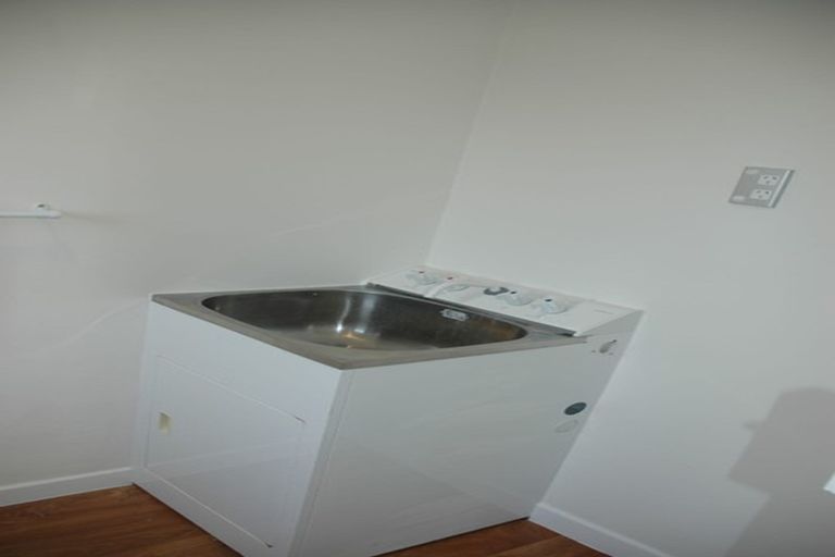 Photo of property in 12 Erica Road, Sunnynook, Auckland, 0620