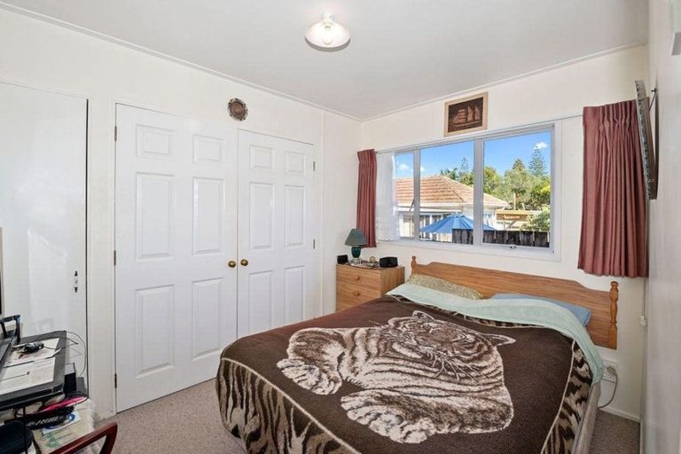 Photo of property in 1/28 Nikau Street, New Lynn, Auckland, 0600