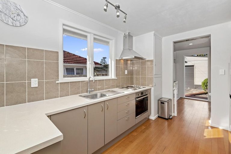 Photo of property in 15 Tamariki Avenue, Kelston, Auckland, 0602