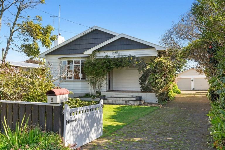 Photo of property in 8 Manu Crescent, Upper Vogeltown, New Plymouth, 4310