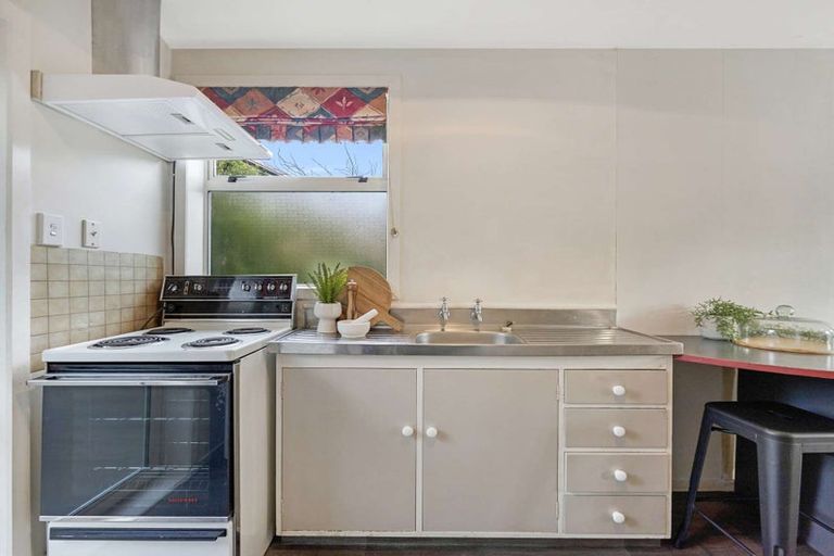 Photo of property in 2/43 Whitmore Street, Edgeware, Christchurch, 8013