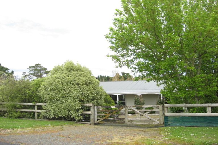 Photo of property in 74 Motu Road, Kumeu, 0891