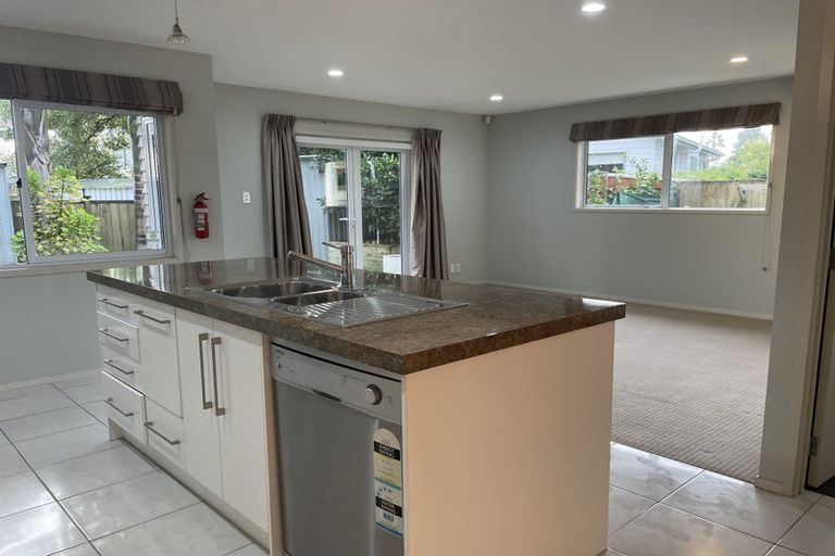 Photo of property in 17 Brennan Avenue, Te Atatu Peninsula, Auckland, 0610