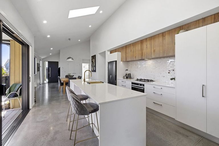 Photo of property in 2/31 Links Drive, Waiwhakaiho, New Plymouth, 4312