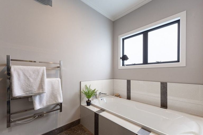 Photo of property in 4 Barbaras Way, Waikanae Beach, Waikanae, 5036