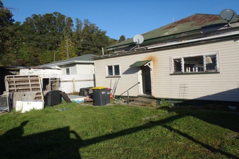 Photo of property in 15 Ngarimu Street, Greymouth, 7805