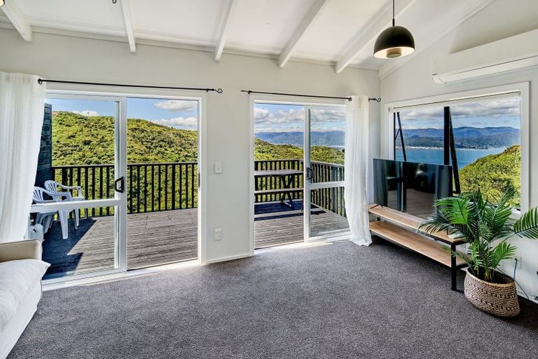 Photo of property in 16b Fernhaven Grove, Newlands, Wellington, 6037