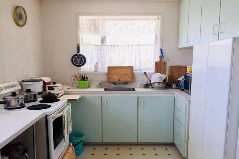 Photo of property in 1/90 Titirangi Road, New Lynn, Auckland, 0600