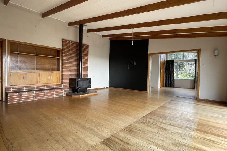 Photo of property in 295 Glenfield Road, Glenfield, Auckland, 0629