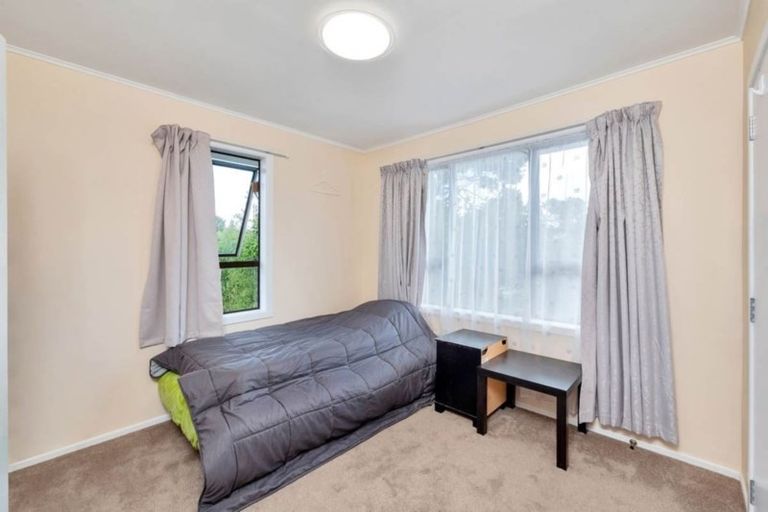 Photo of property in 1/16 Peach Road, Glenfield, Auckland, 0629