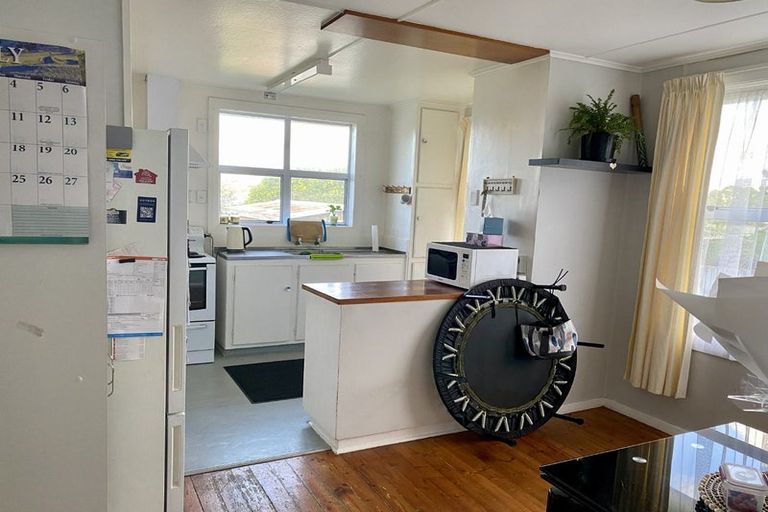 Photo of property in 21 Whanga Crescent, Titahi Bay, Porirua, 5022