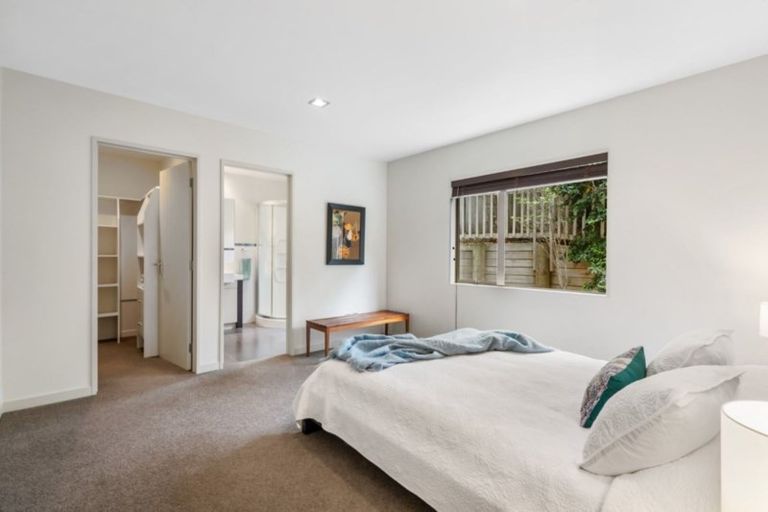 Photo of property in 68 Saddleback Rise, Murrays Bay, Auckland, 0630