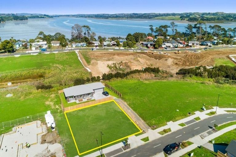 Photo of property in 7 Tahuna Minhinnick Drive, Glenbrook, Waiuku, 2681