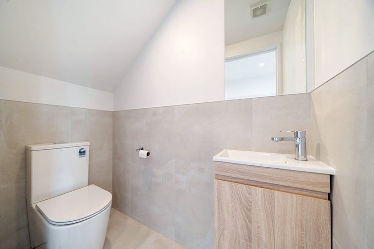 Photo of property in 2/105 Hobsonville Road, West Harbour, Auckland, 0618