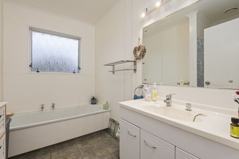 Photo of property in 24 Chadwick Place, Highbury, Palmerston North, 4412