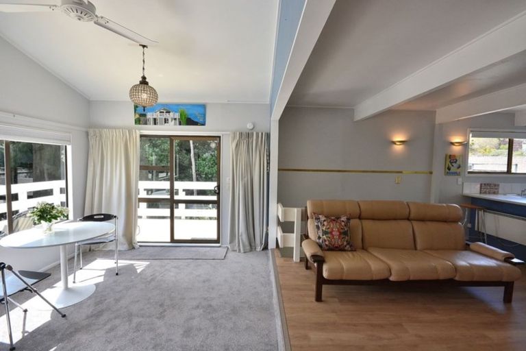 Photo of property in 1 Island View Terrace, Waikanae Beach, Waikanae, 5036