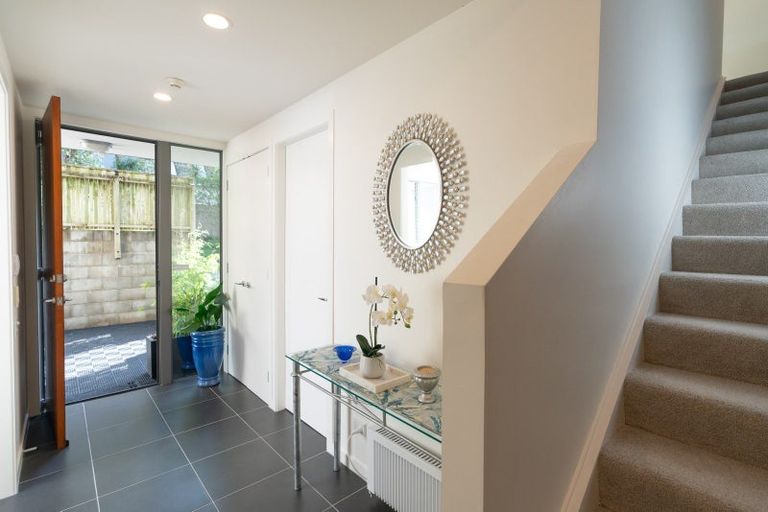 Photo of property in 35a Ngaio Road, Kelburn, Wellington, 6012