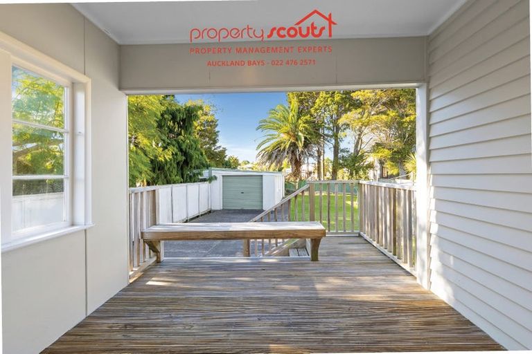 Photo of property in 9 Hillcrest Avenue, Hillcrest, Auckland, 0627