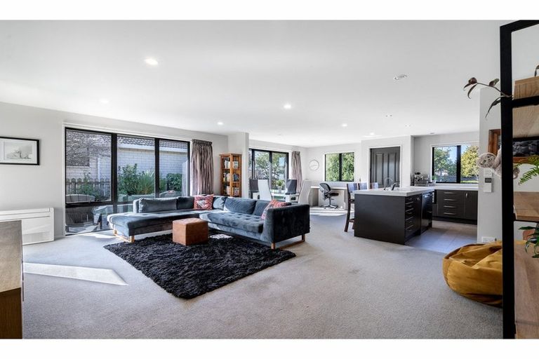 Photo of property in 37 Vogel Place, Waikiwi, Invercargill, 9810