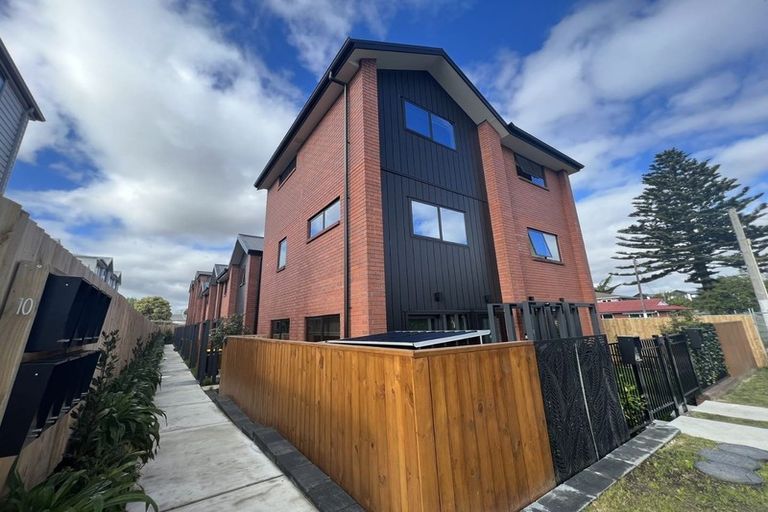 Photo of property in 4/10 Yeovil Road, Te Atatu Peninsula, Auckland, 0610