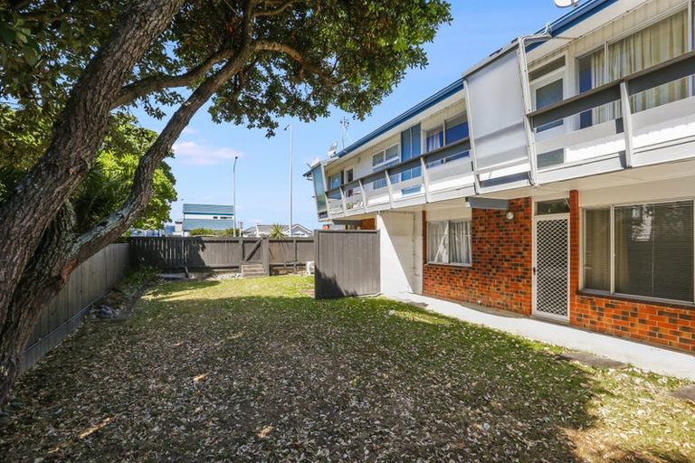 Photo of property in 6/35 Mana Esplanade, Paremata, Porirua, 5026