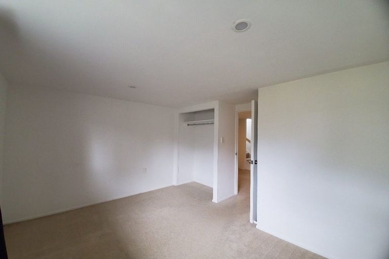 Photo of property in 1/802 East Coast Road, Oteha, Auckland, 0630