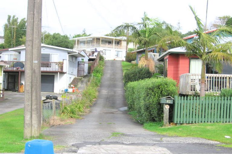 Photo of property in 41 Pohutukawa Avenue, Red Beach, 0932