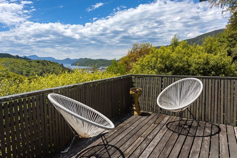 Photo of property in 15 Webster Place, Picton, 7220