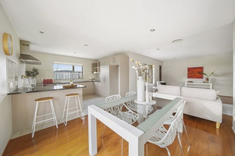 Photo of property in 7 John Broad Place, Flat Bush, Auckland, 2019