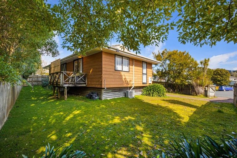 Photo of property in 1/64 Meadowvale Rise, Titirangi, Auckland, 0604