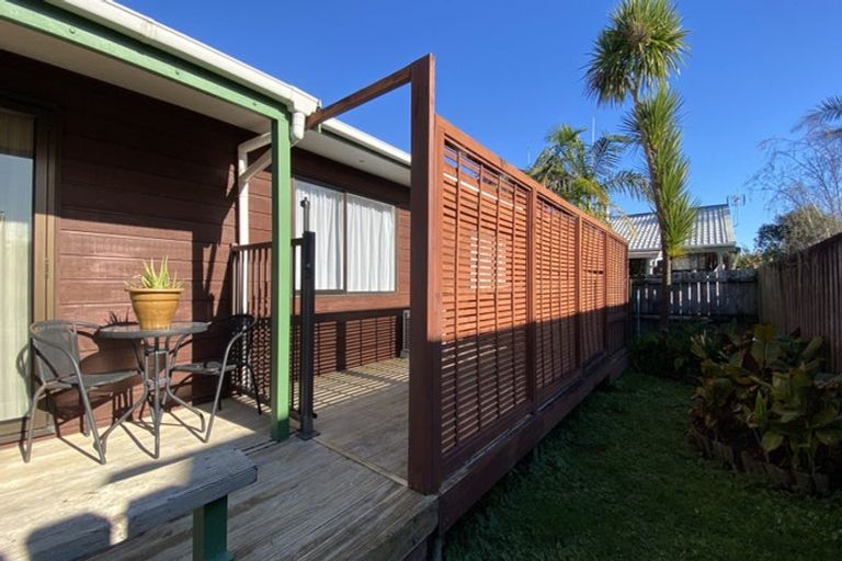Photo of property in 4/390 West Coast Road, Glen Eden, Auckland, 0602