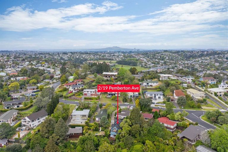 Photo of property in 2/19 Pemberton Avenue, Bayview, Auckland, 0629