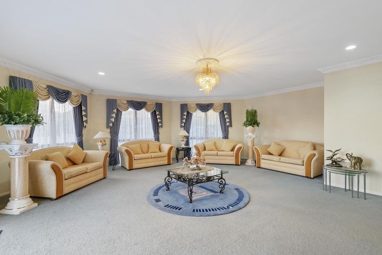 Photo of property in 12 Pistachio Place, Goodwood Heights, Auckland, 2105