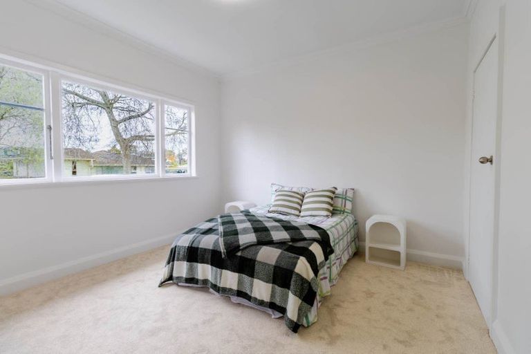 Photo of property in 2 Riverpark Crescent, Henderson, Auckland, 0610