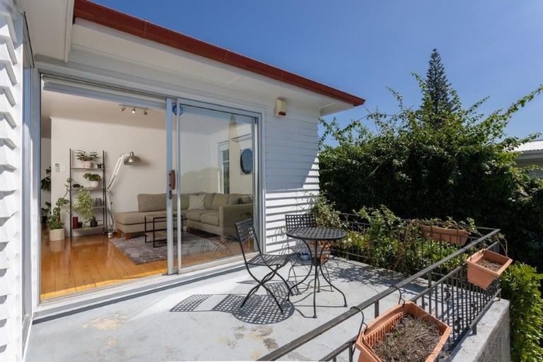 Photo of property in 126 Archibald Road, Kelston, Auckland, 0602