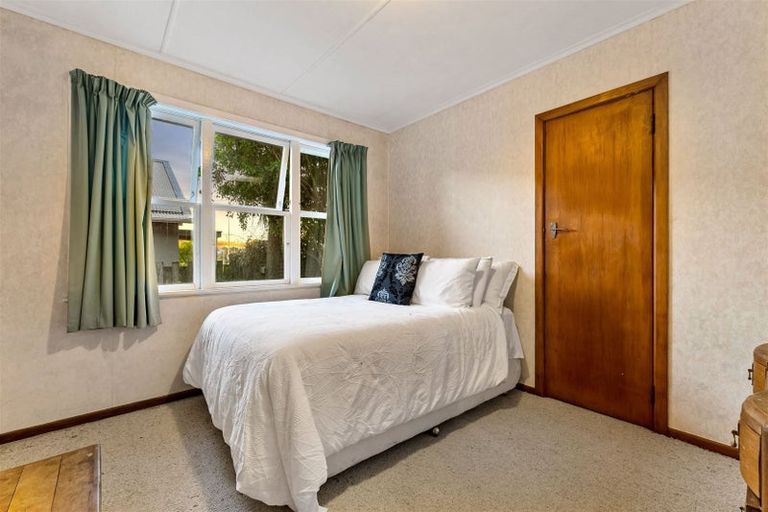 Photo of property in 18 Albert Road, Kelston, Auckland, 0602