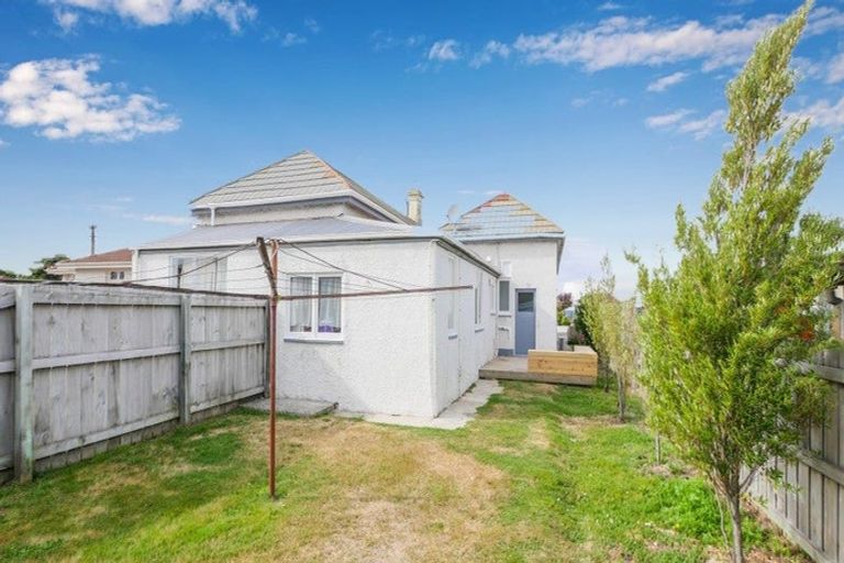 Photo of property in 114 Macandrew Road, South Dunedin, Dunedin, 9012