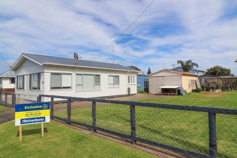 Photo of property in 12 Aputa Avenue, Te Puru, Thames, 3575