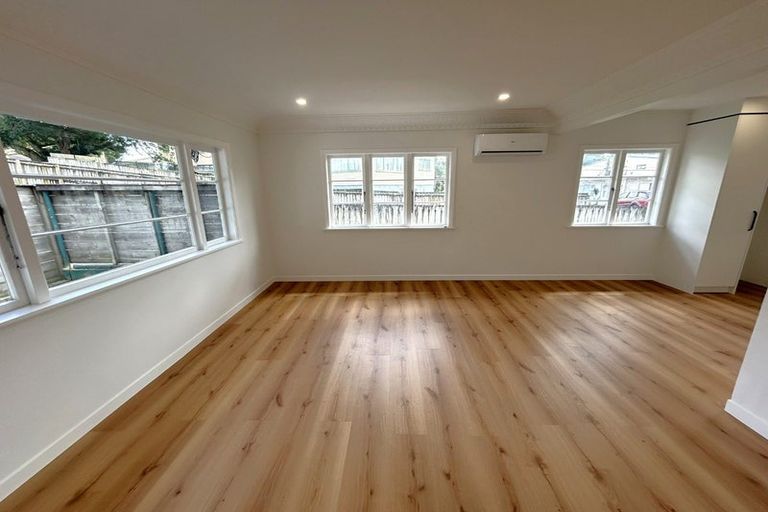 Photo of property in 1/16 Kaponga Crescent, New Lynn, Auckland, 0600