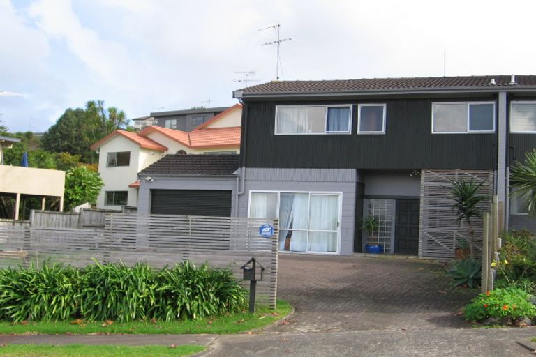 Photo of property in 1/3 Jeanette Place, Mairangi Bay, Auckland, 0630