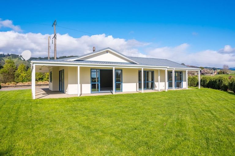 Photo of property in 2 Wallace Loop Road, Koputaroa, Levin, 5571