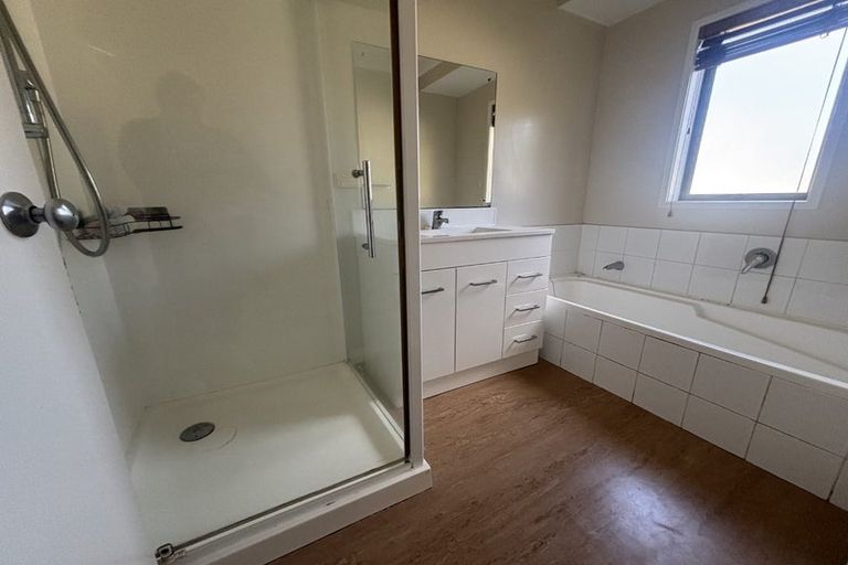 Photo of property in 55 Sabulite Road, Kelston, Auckland, 0602