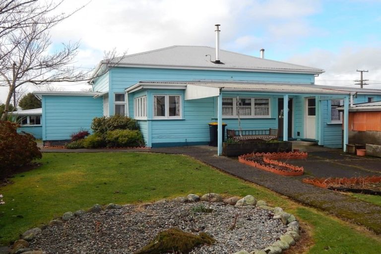 Photo of property in 104 Peel Street, Westport, 7825