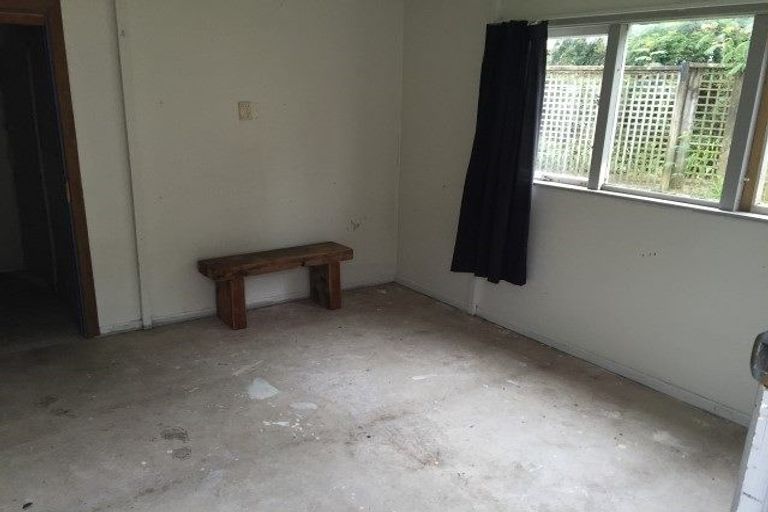 Photo of property in 260 Henderson Valley Road, Henderson, Auckland, 0612