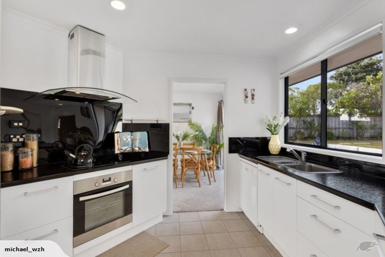 Photo of property in 17 Admirals Court Drive, Greenhithe, Auckland, 0632