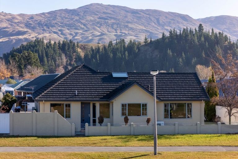 Photo of property in 37 Cairnmuir Crescent, Cromwell, 9310