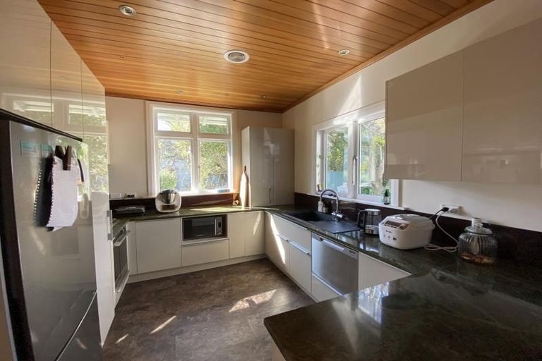 Photo of property in 6 Tringham Street, Karori, Wellington, 6012