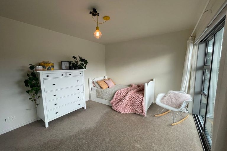 Photo of property in 48 Christian Road, Swanson, Auckland, 0614